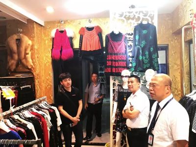 原創(chuàng)設計驅動產業(yè)升級 平湖羽絨服產業(yè)聯(lián)盟走進重慶服裝批發(fā)市場